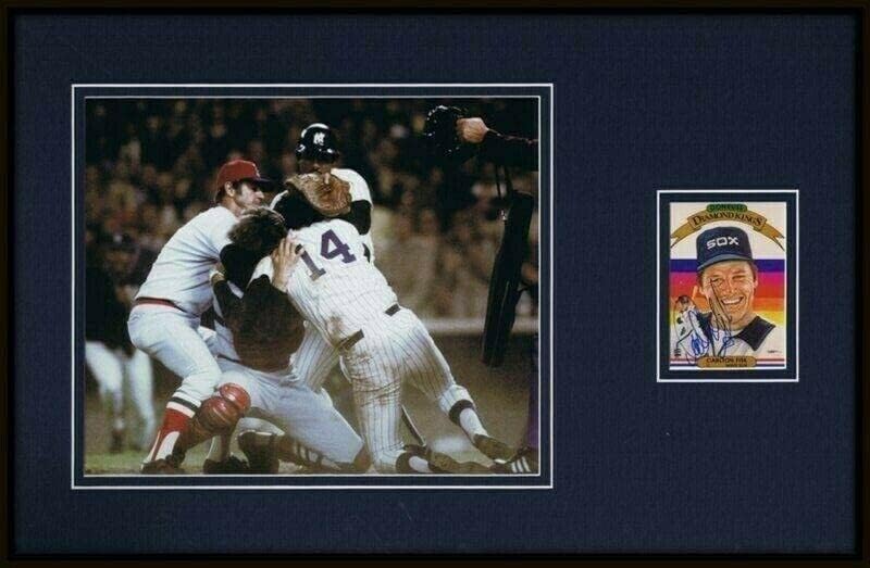 Carlton Fisk İmzalı Çerçeveli 11x17 Fotoğraf Ekranı JSA Red Sox FİGHT vs Piniella - İmzalı MLB Fotoğrafları
