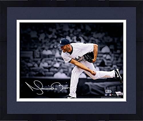 Çerçeveli Mariano Rivera New York Yankees İmzalı 11 x 14 Atış Spot Işığı Fotoğrafı - İmzalı MLB Fotoğrafları