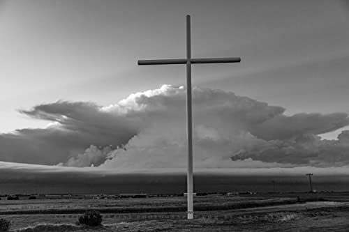 Hıristiyan Fotoğraf Baskı (Çerçeveli Değil) Oklahoma'da Bahar Gününde büyük Haç ve Fırtına bulutunun Siyah beyaz Resmi