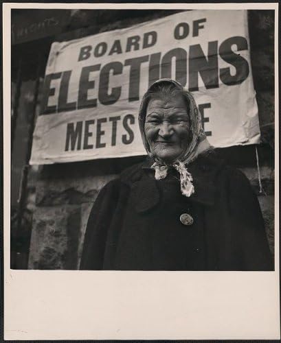 Tarihselfindings Fotoğrafı: YALNIZCA Roosevelt Kampanya Düğmesi Takan Kadının Fotoğrafı, Seçim Kurulu, 1940