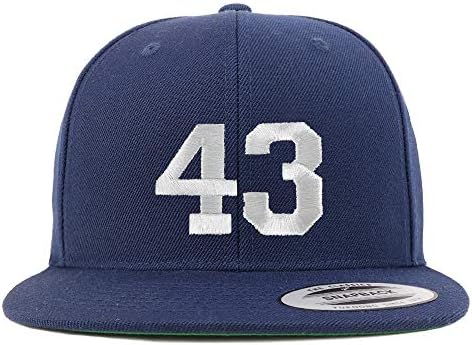 Trendy Giyim Mağazası Numarası 43 Beyaz İplik İşlemeli Düz Fatura Snapback Beyzbol Şapkası